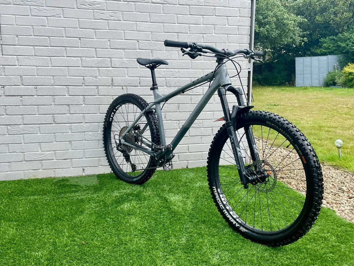 Vitus Sentier 27 VR Mountain Bike, Size Large - Image 2