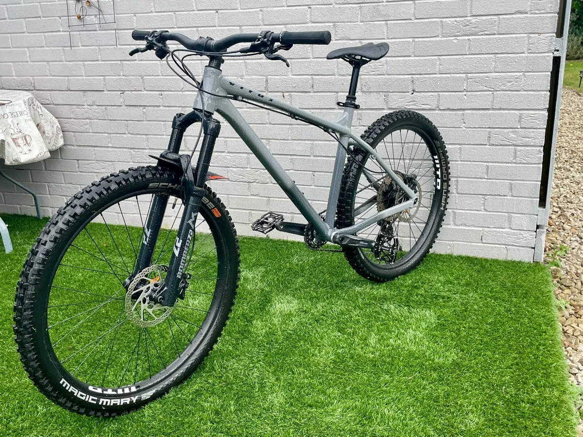 Vitus Sentier 27 VR Mountain Bike, Size Large - Image 4
