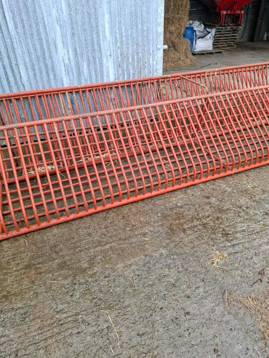 Hay feeders - Image 1