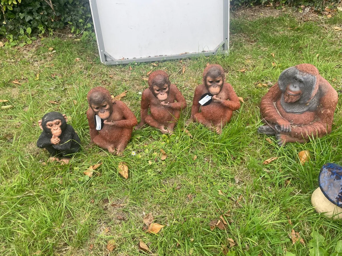 5 x new garden statues money ornaments - Image 1