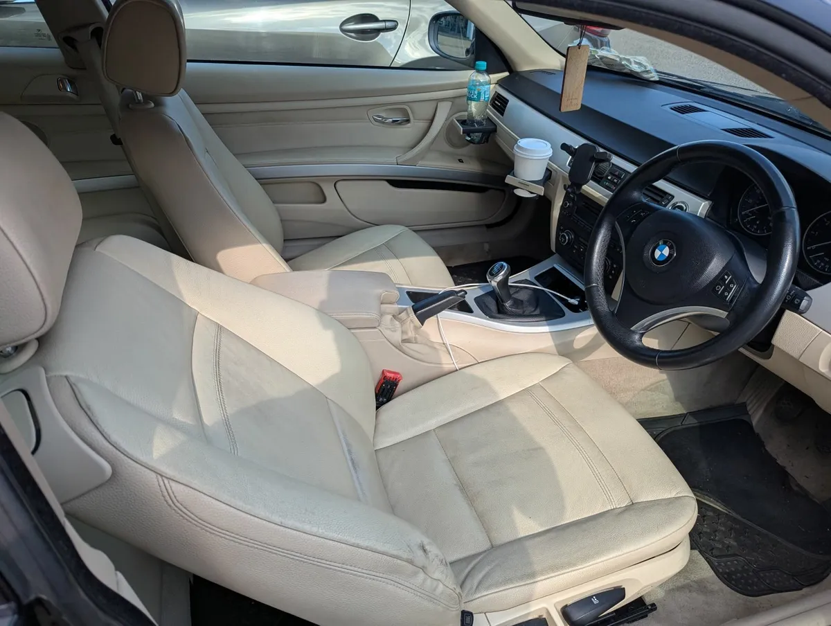 BMW 3-Series 2010 - Image 2
