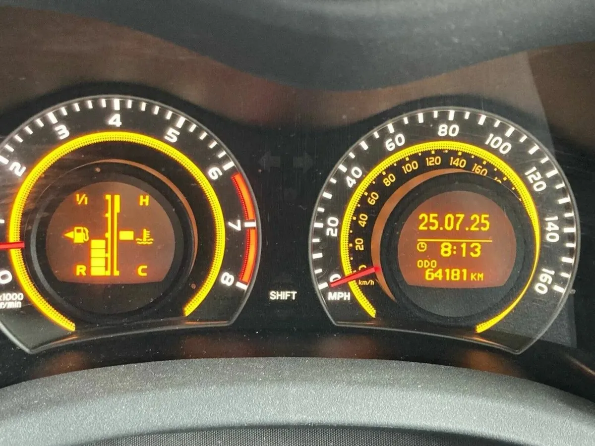 *VERY LOW MILAGE* Toyota Auris - Image 4