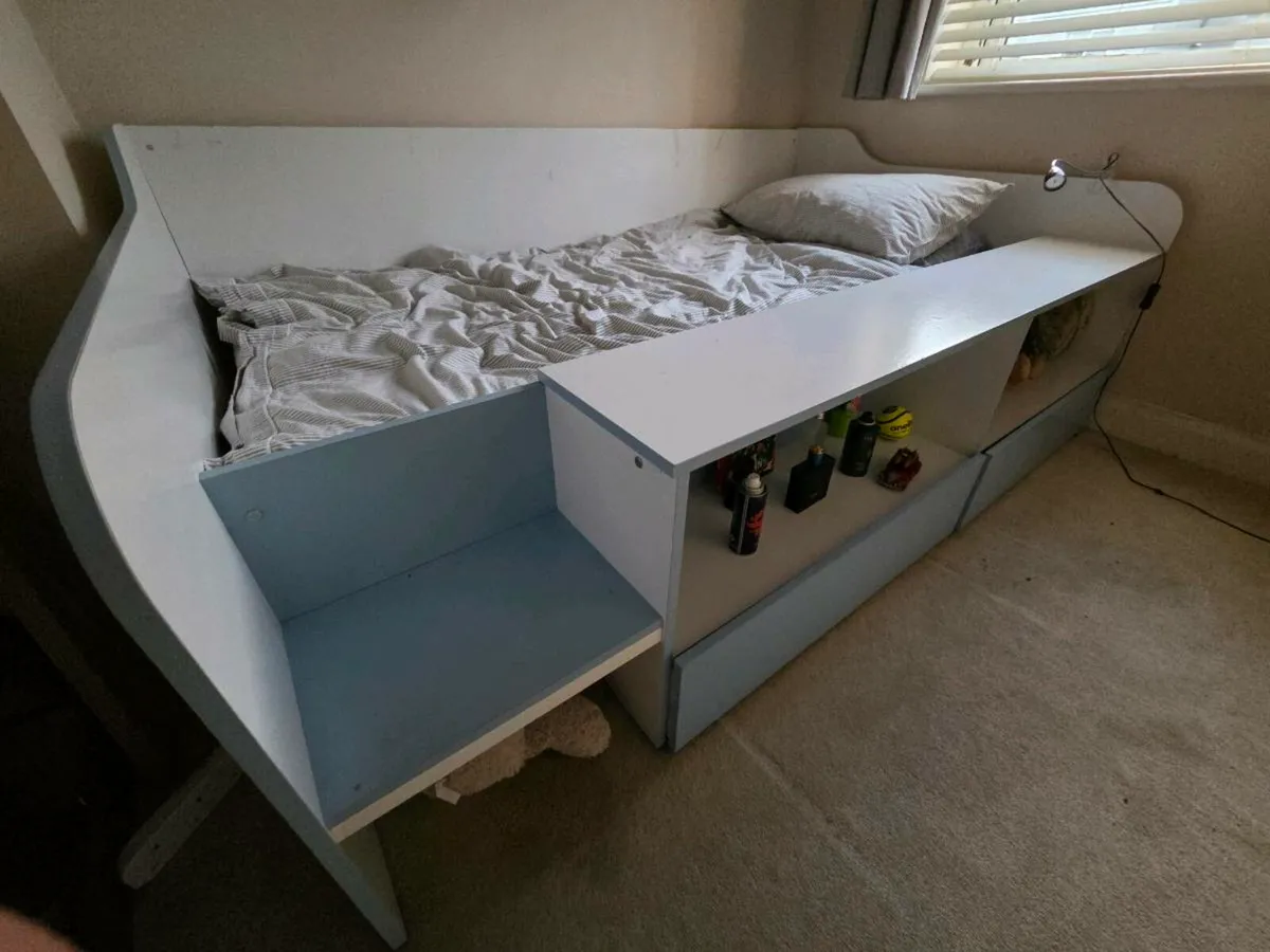 Bed - Image 1