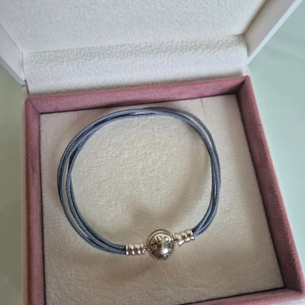 Pandora bracelet moments claps like new size 17.5c - Image 4