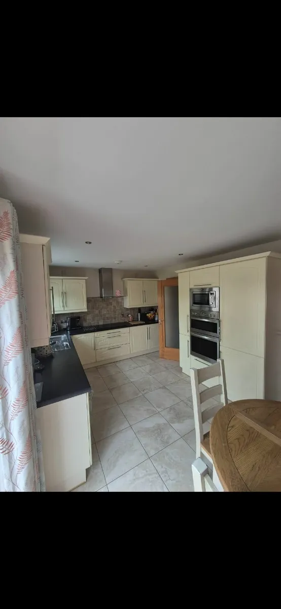 Cream Kitchen,  Very good condition - Image 1