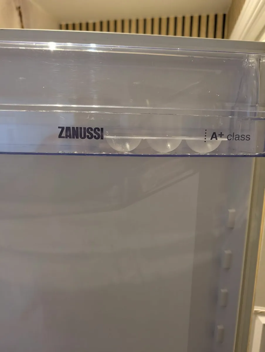 Zanussi Built-in Fridge Freezer – €50 – Limerick - Image 3