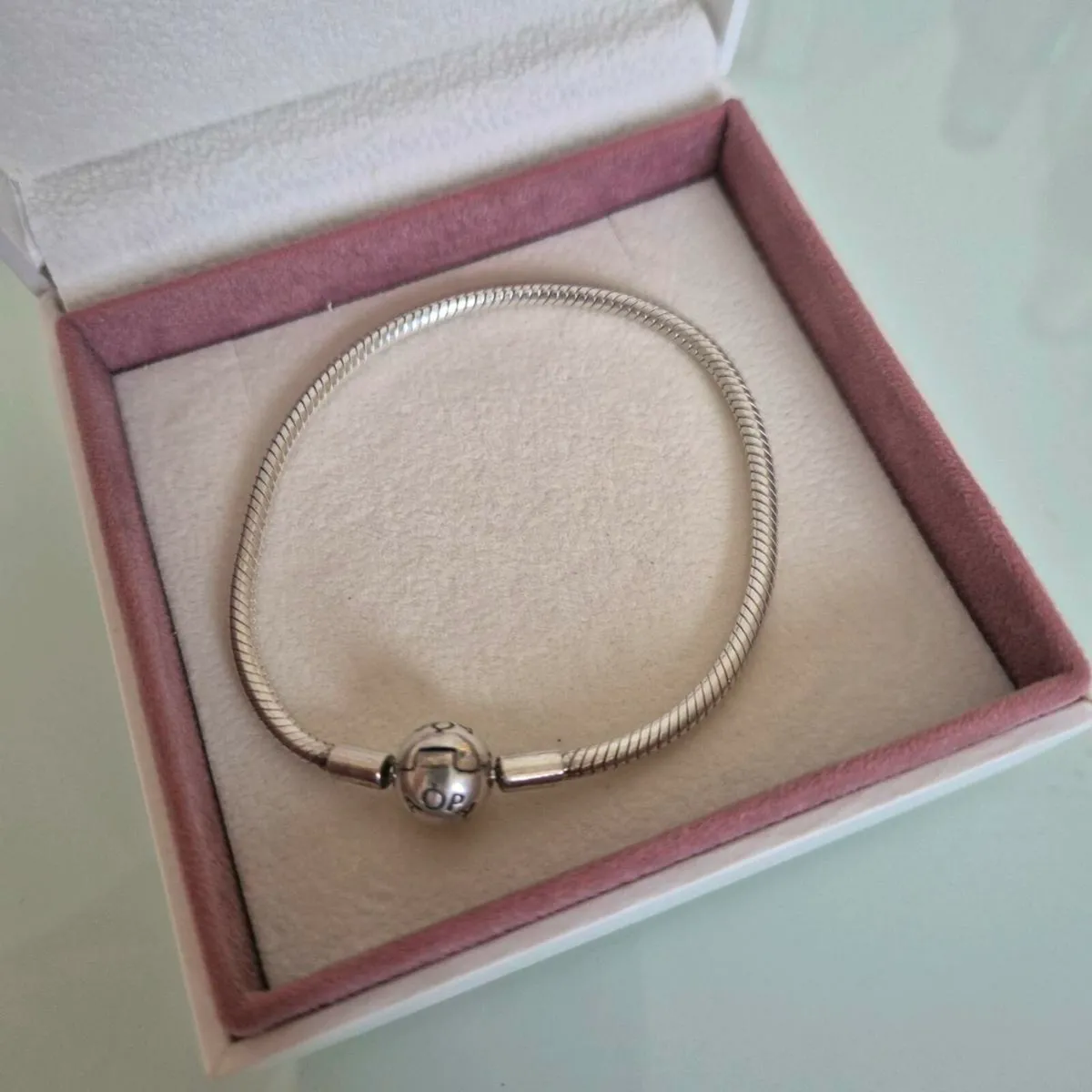 Pandora bracelet moments clap perfect condition - Image 1