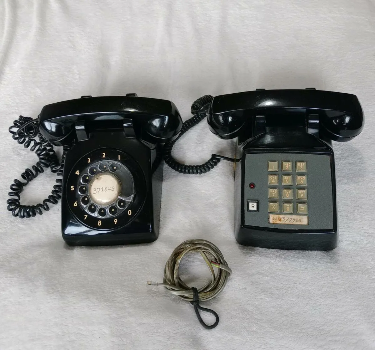 Vintage Telephones x 2 - Image 1