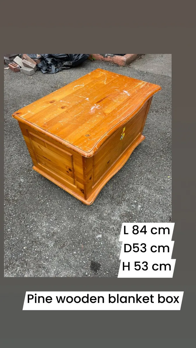 Wooden blanket storage box - Image 1