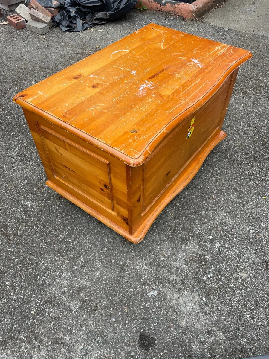 Wooden blanket storage box - Image 2
