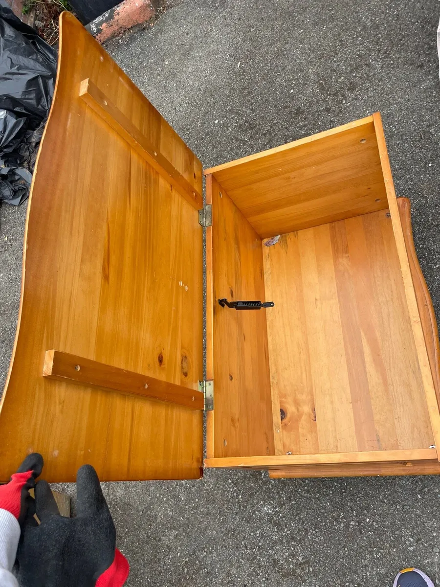 Wooden blanket storage box - Image 3