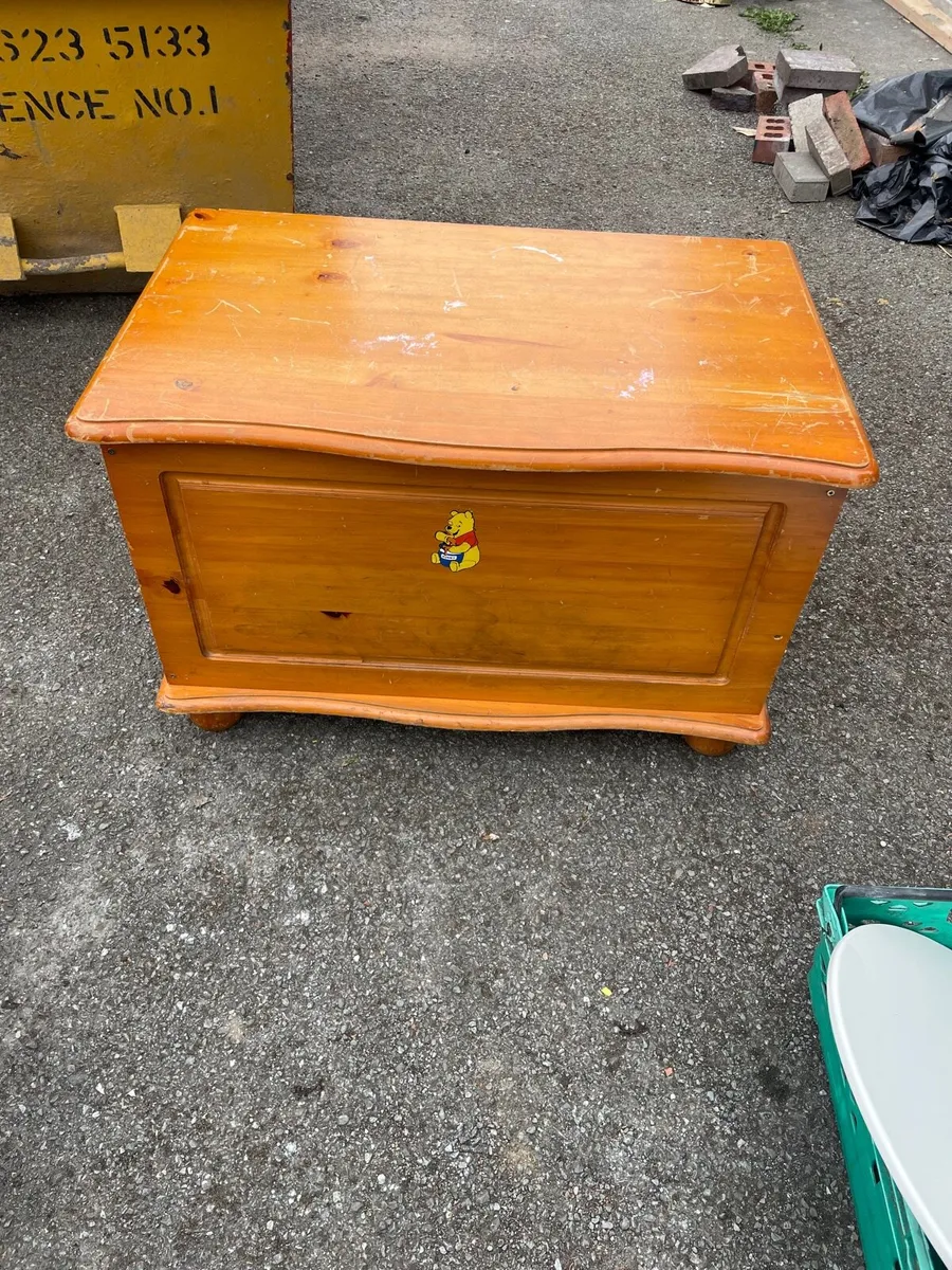 Wooden blanket storage box - Image 4