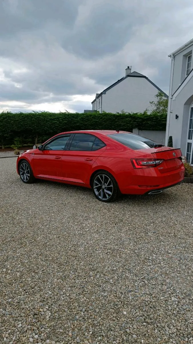 Skoda Superb **Sportline** 2.0 TDI DSG - Image 3