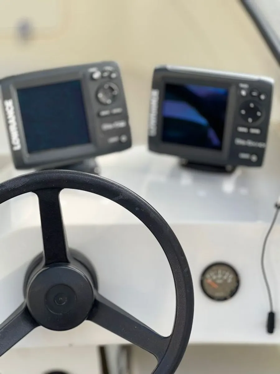 Lowrance 5x-HDI Fish finder And Lowrance Elite-5M HD Chartplotter - Image 4