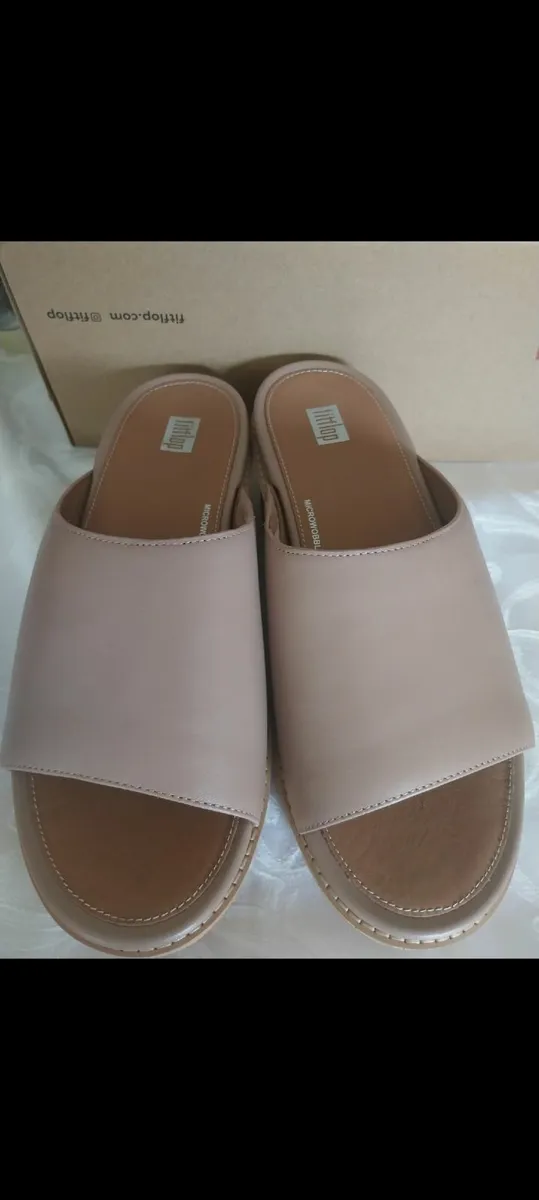 Fitflops size 7 slip on sandals - new - Image 3