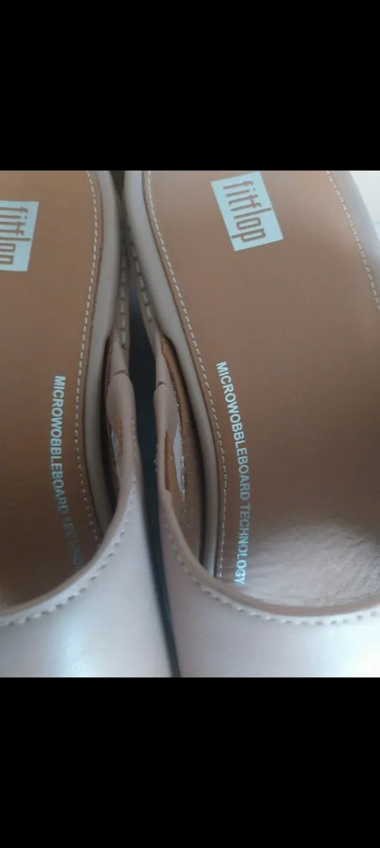 Fitflops size 7 slip on sandals - new - Image 4
