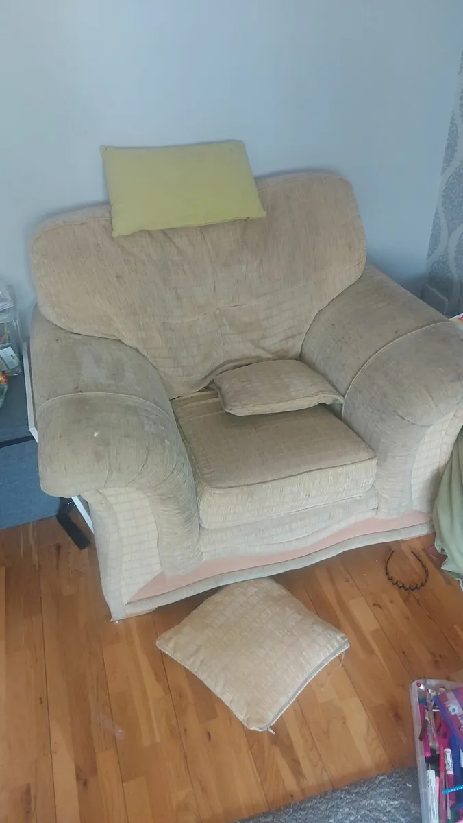 Couch 3 seater and 2x 1 seaters - Image 1