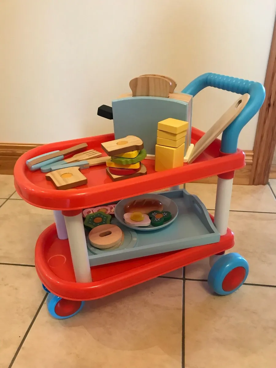 Trolly with wooden toaster set
