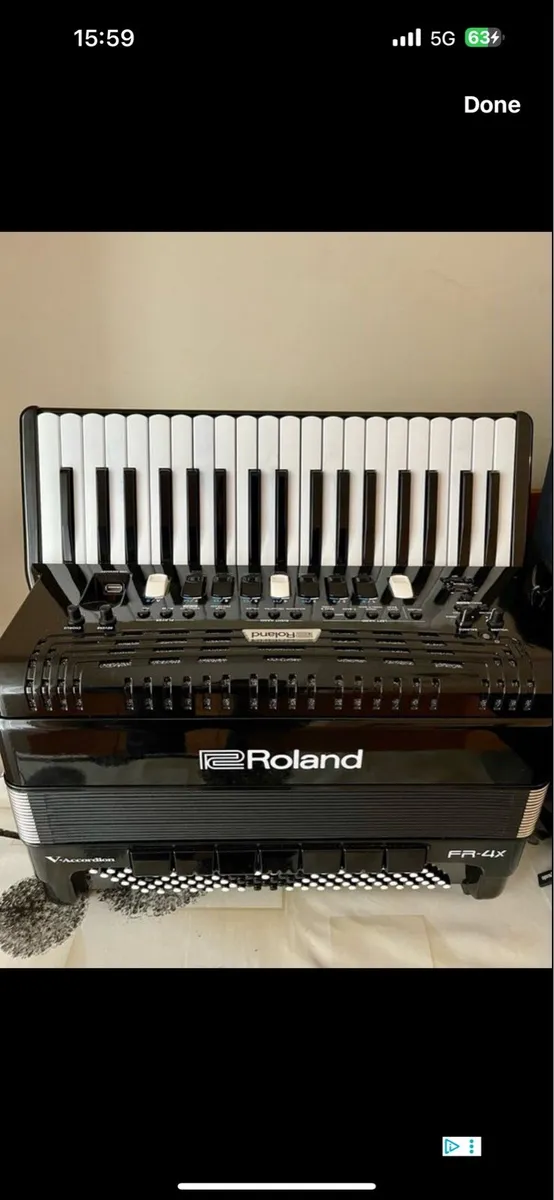Roland Fr4x Accordion - Image 2