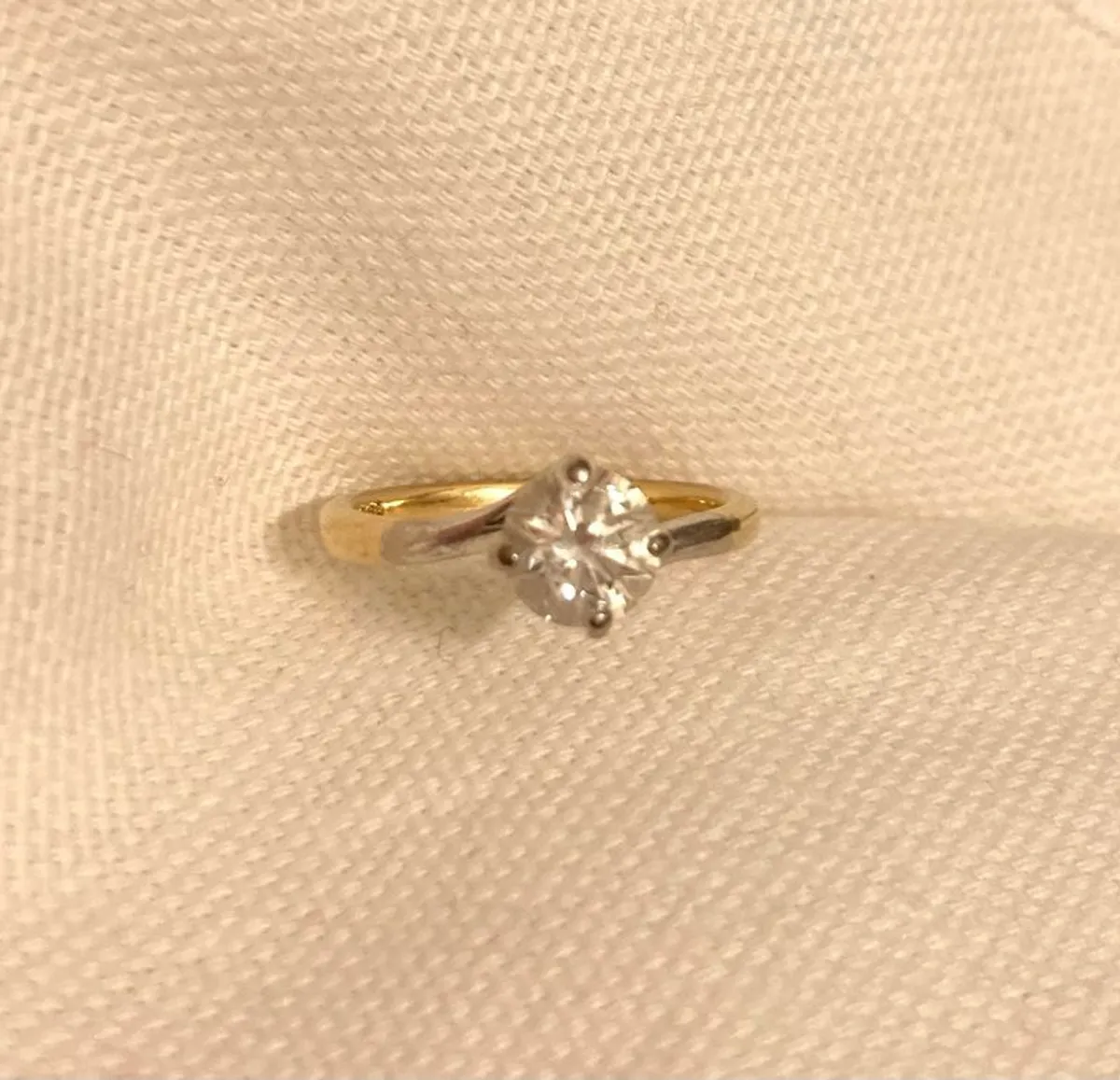 Diamond & gold engagement ring - Image 1
