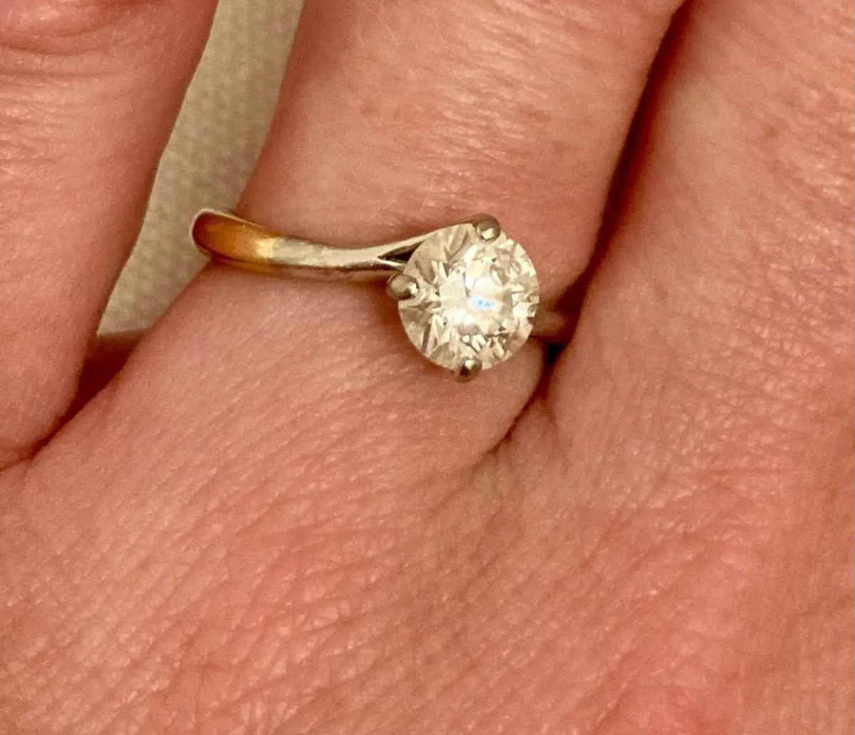 Diamond & gold engagement ring - Image 2