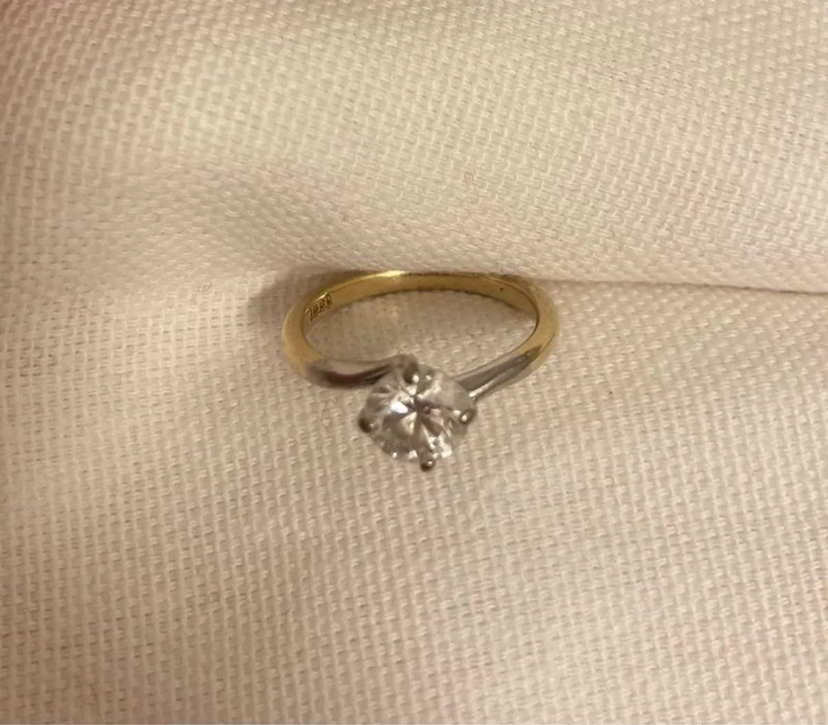 Diamond & gold engagement ring - Image 3