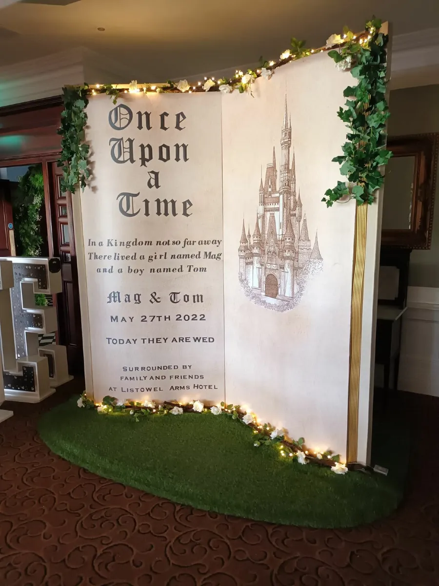Wedding  hire large books - Image 1