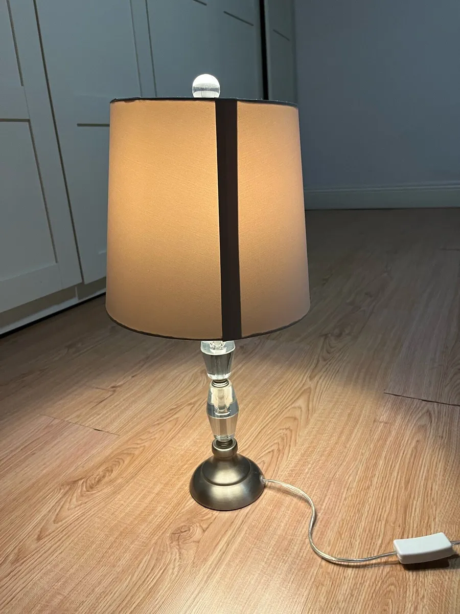 Lamp - looks like new - Image 1