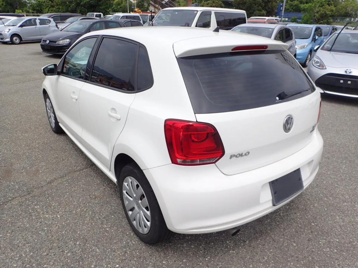 Volkswagen Polo 1.2 TSI COMFORTLINE PETROL AUTOMAT - Image 3