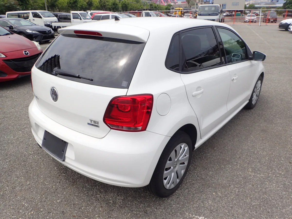 Volkswagen Polo 1.2 TSI COMFORTLINE PETROL AUTOMAT - Image 4