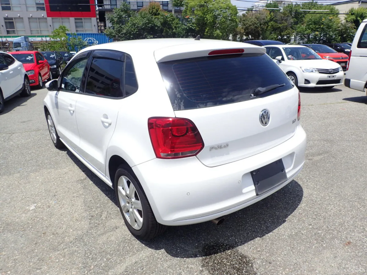 Volkswagen Polo 1.2 TSI HIGHLINE PETROL AUTOMATIC - Image 4