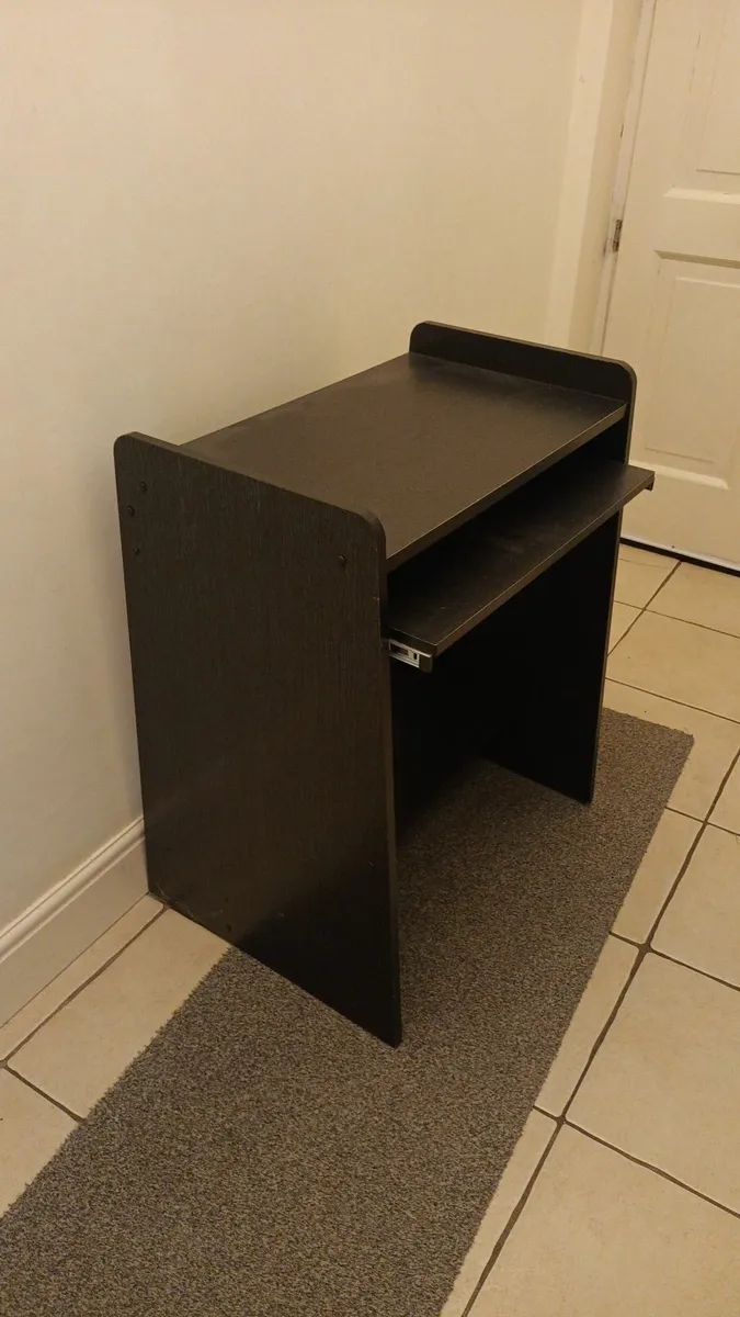 Computer desk