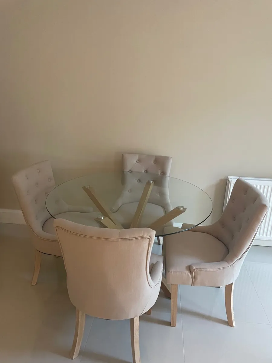 Table&chairs - Image 1