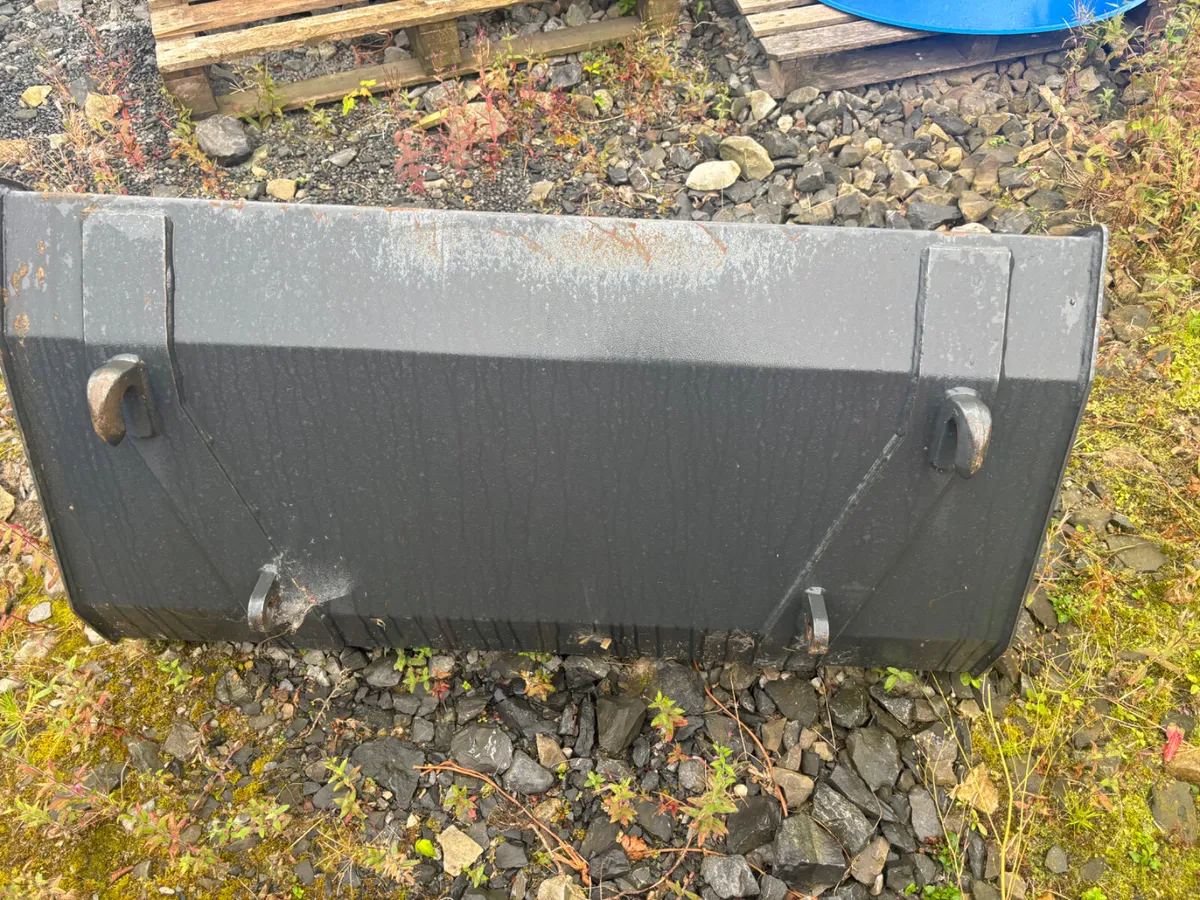 New 1.4M loader Bucker !! Euro Brackets - Image 3