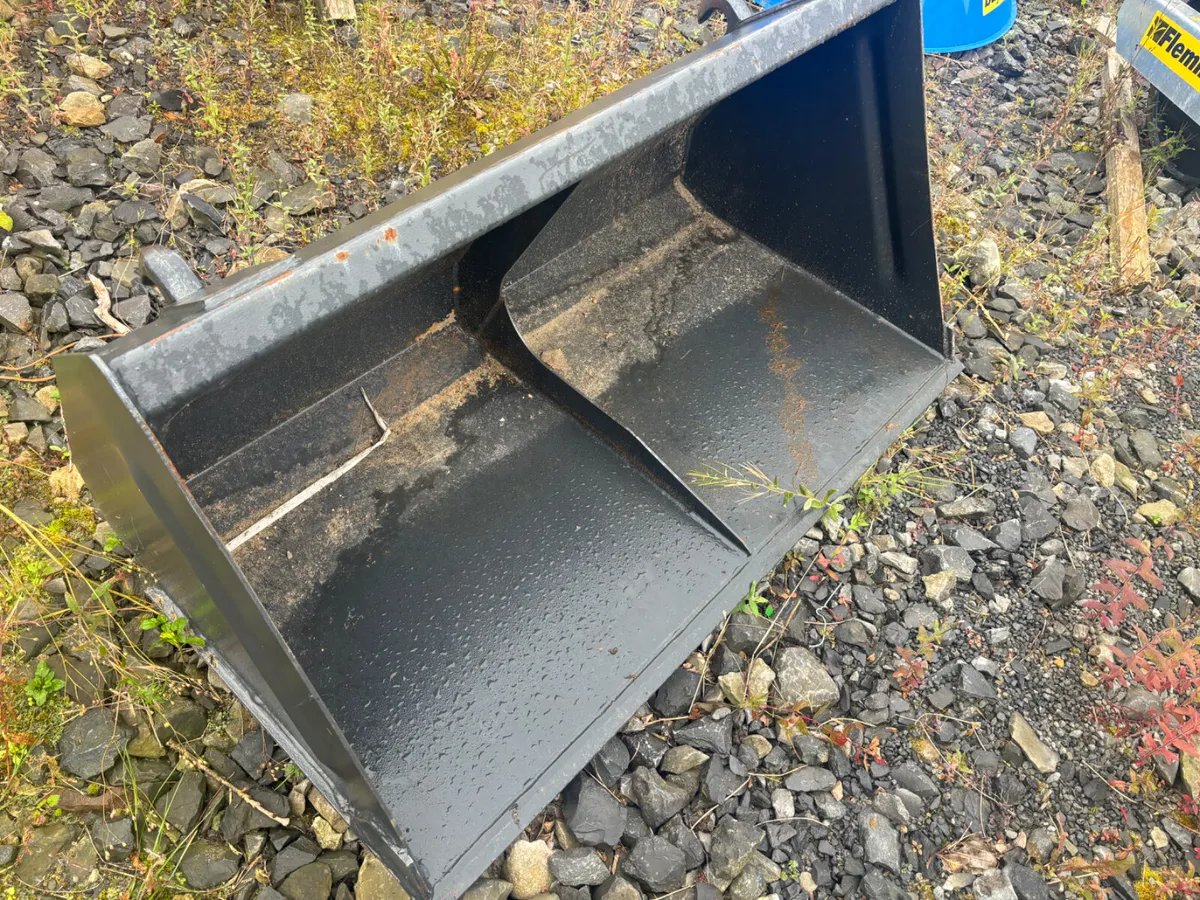 New 1.4M loader Bucker !! Euro Brackets - Image 1