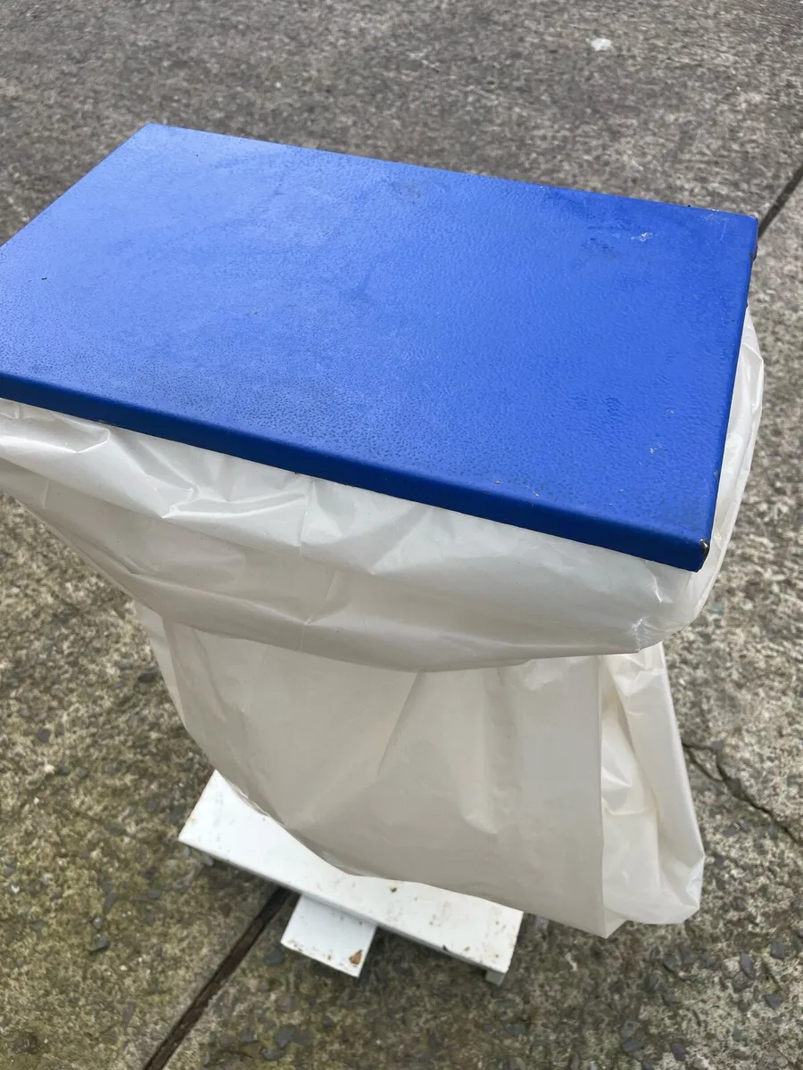 Rubbish Bag Holder - Image 1