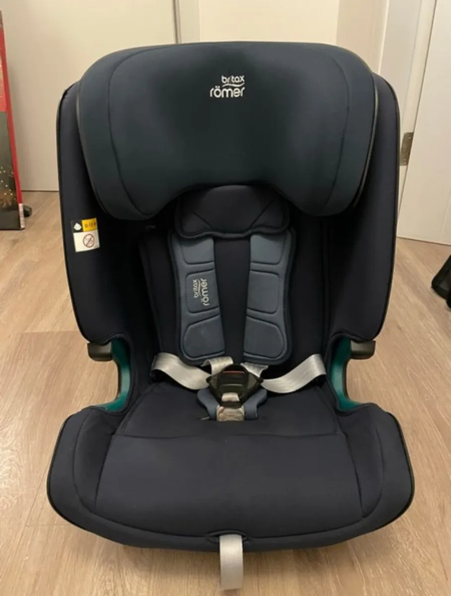 Britax Römer Advansafix M I-Size Car Seat - Image 1