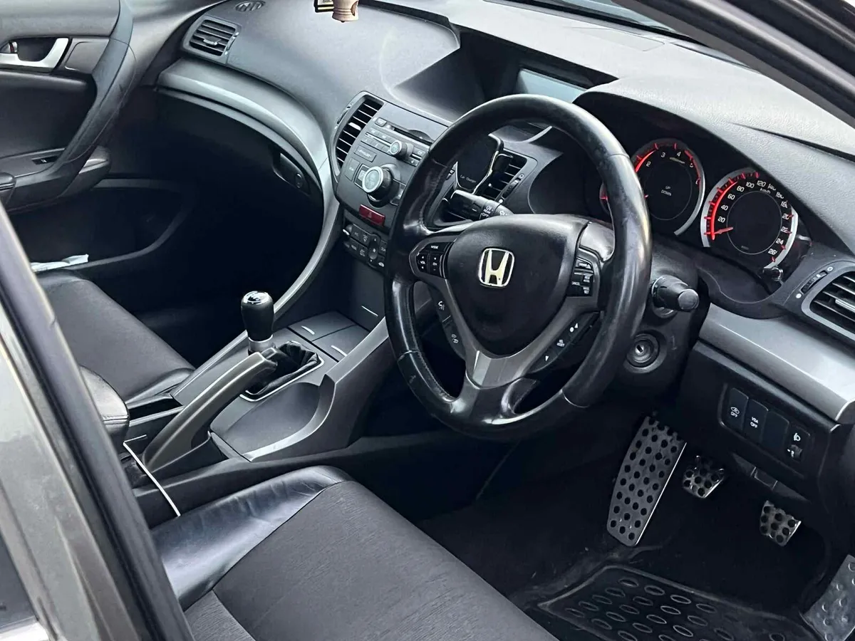 Car for sale - Image 2