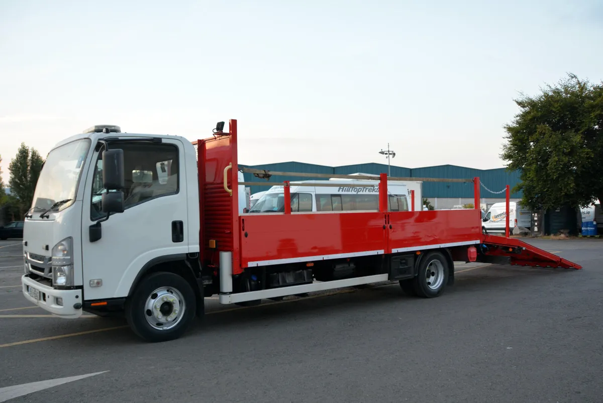 Isuzu Beavertail + Hydraulic ramps # Winch - Image 1
