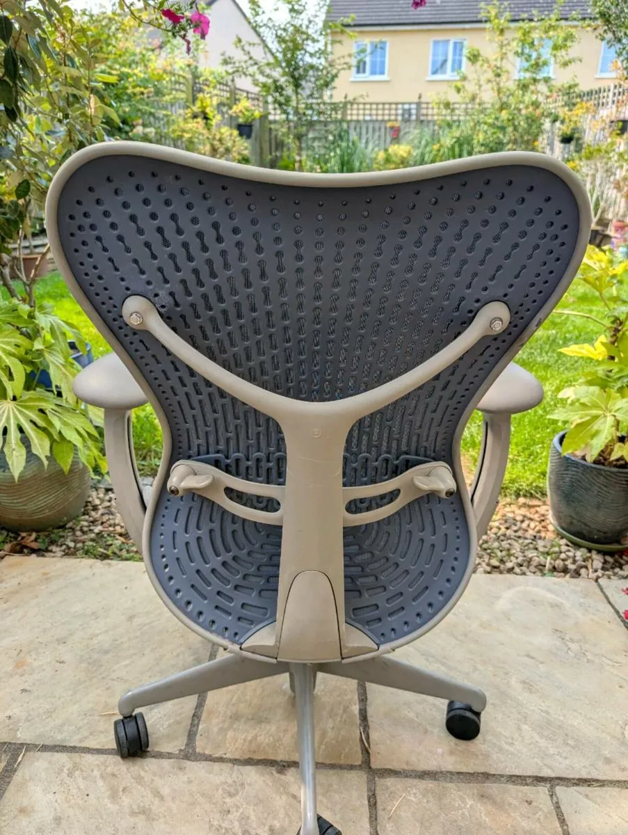 Ergonomic office chair - Image 2