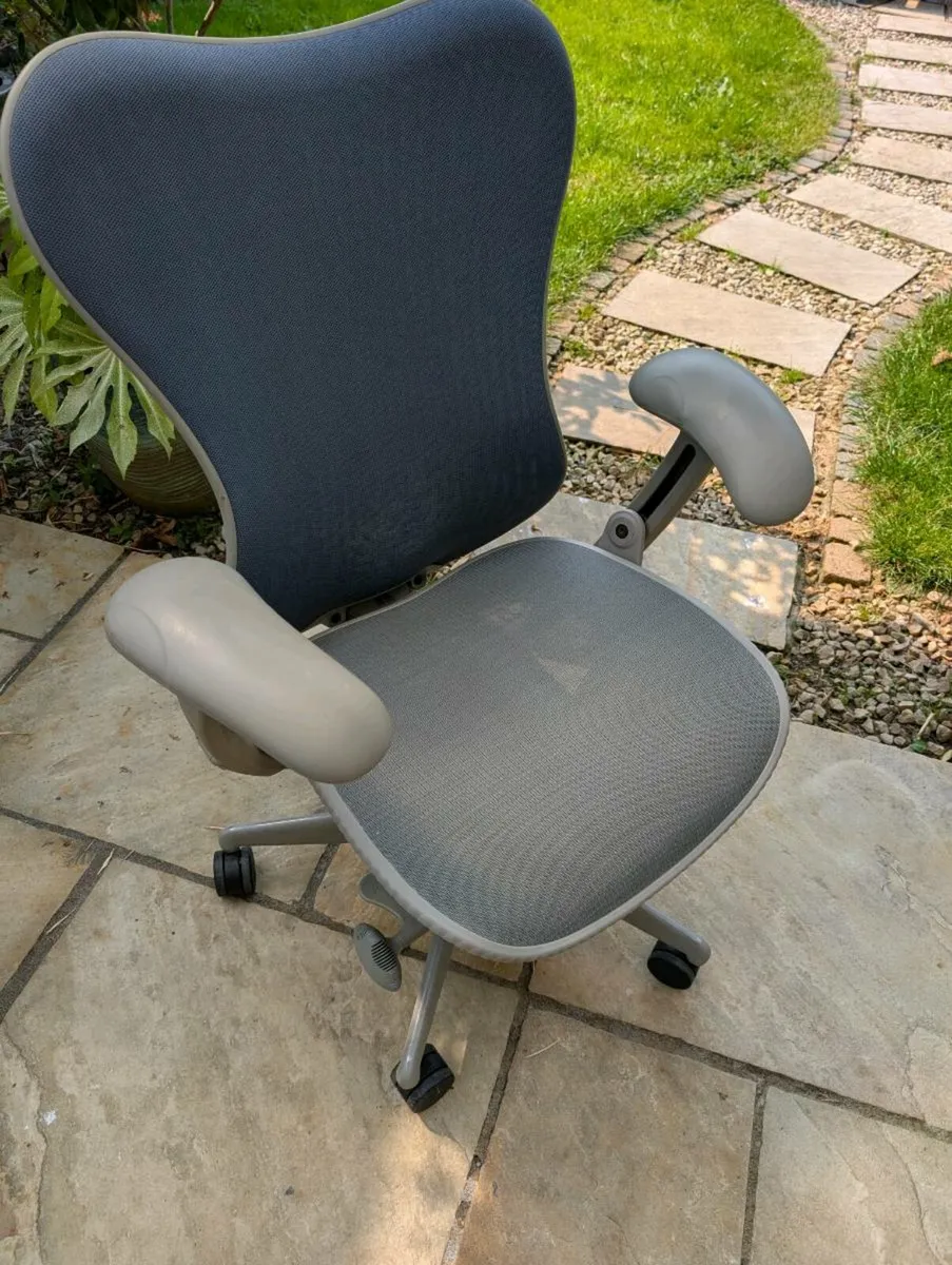 Ergonomic office chair - Image 3