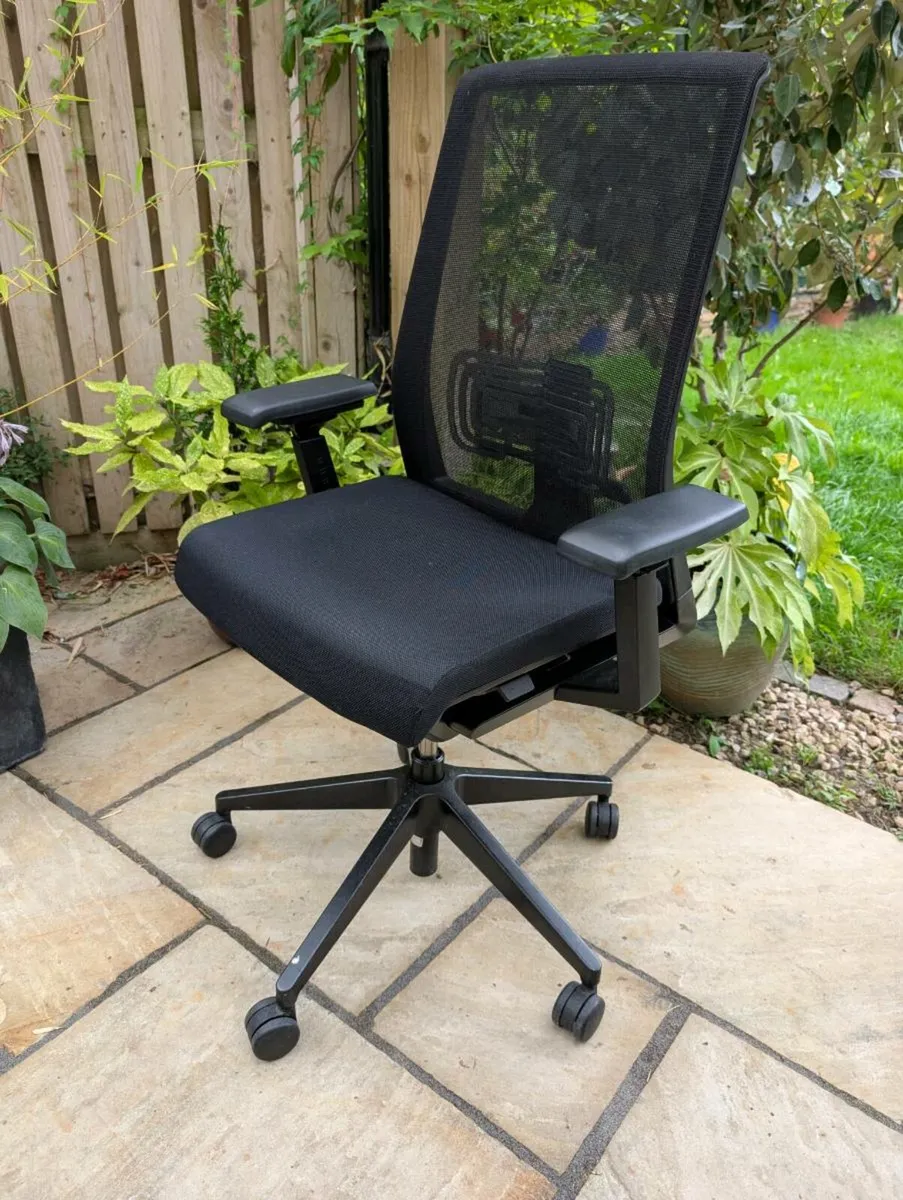 Ergonomic office chair - Image 3