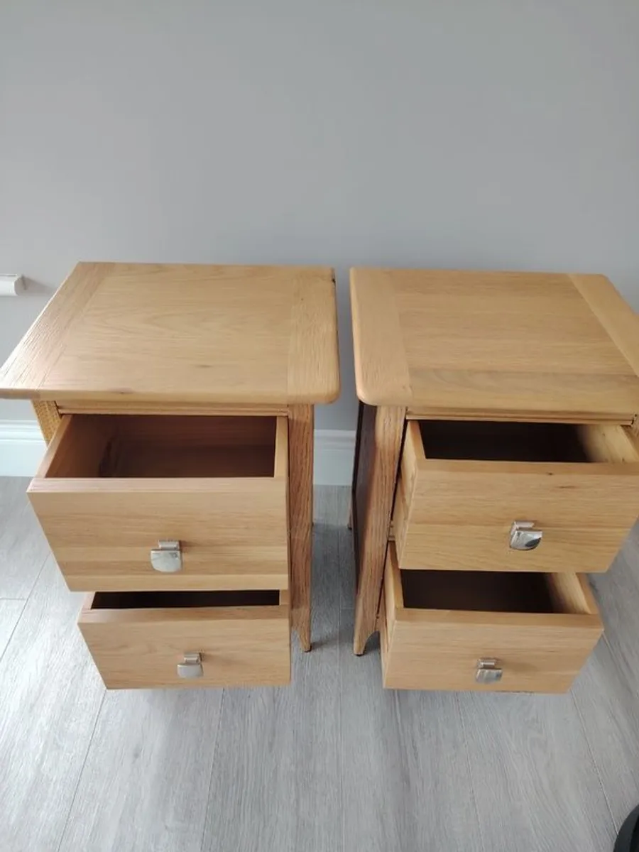 Bedside lockers x 2 premium oak, like new - Image 2