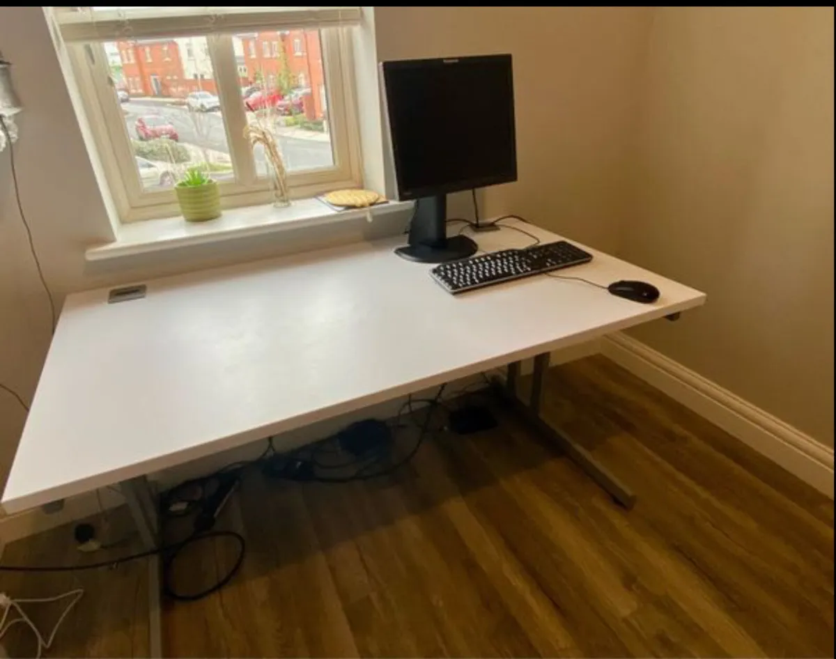 Large office/gaming - desk - Image 1