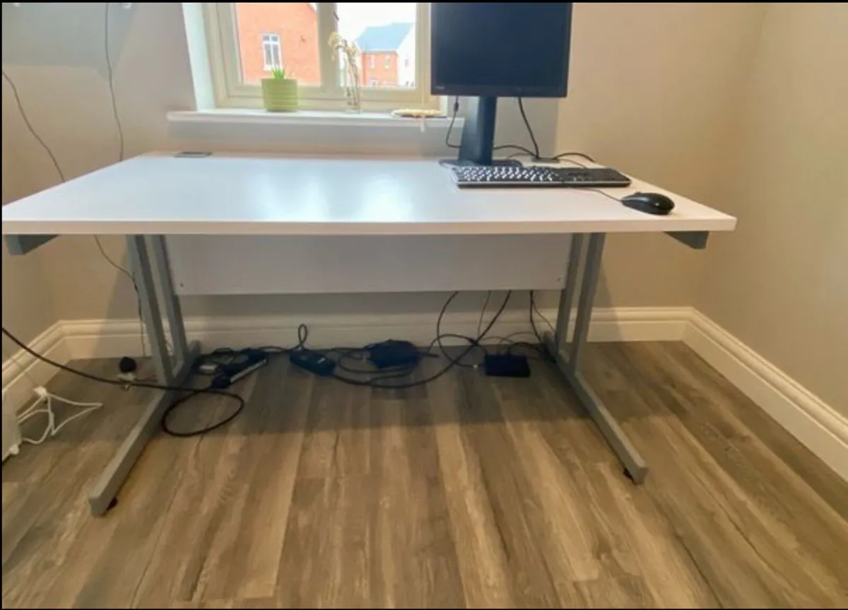 Large office/gaming - desk - Image 3