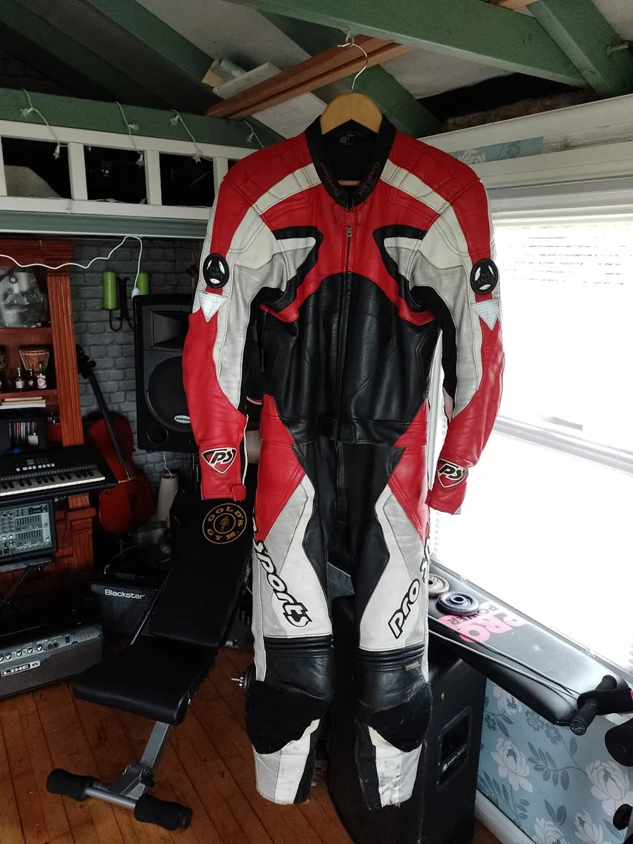 BIKE LEATHERS. TWO PIECE ZIP TOGETHER. - Image 1