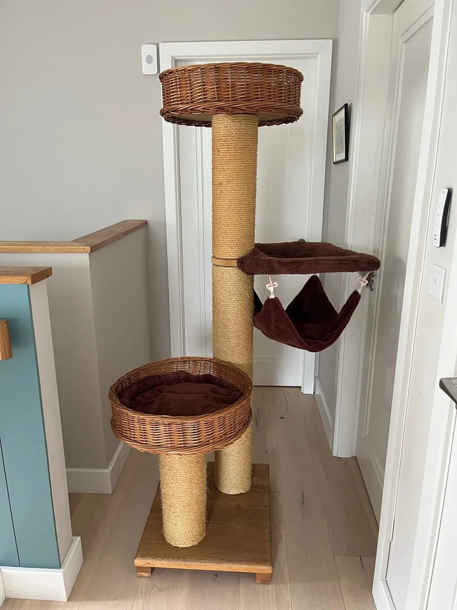 Luxurious cat tree/Tigga Tower for sale - Image 1