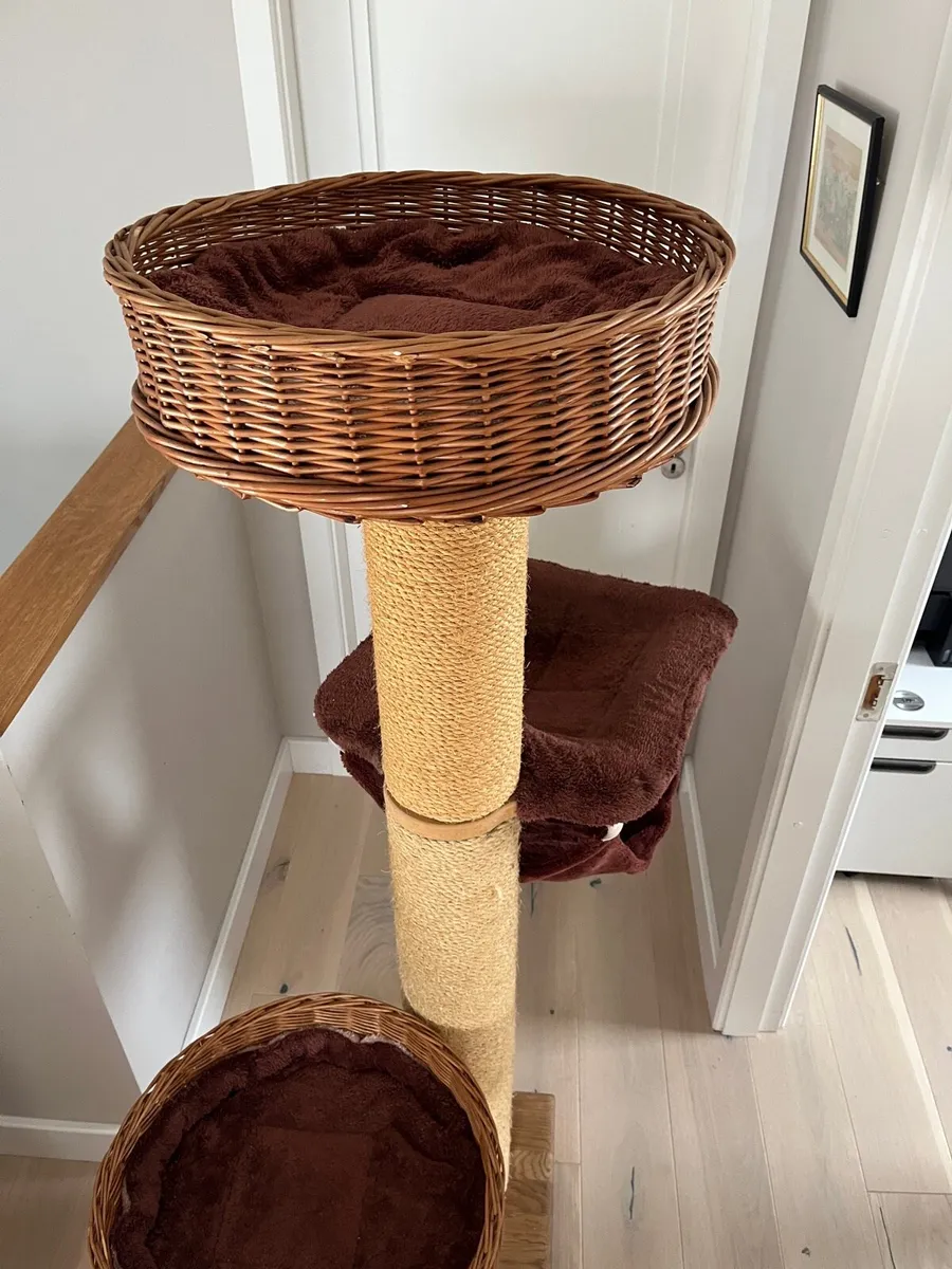 Luxurious cat tree/Tigga Tower for sale - Image 4