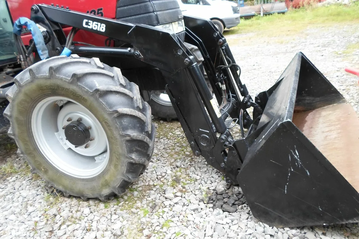 LOADER FOR TRACTOR - Image 1