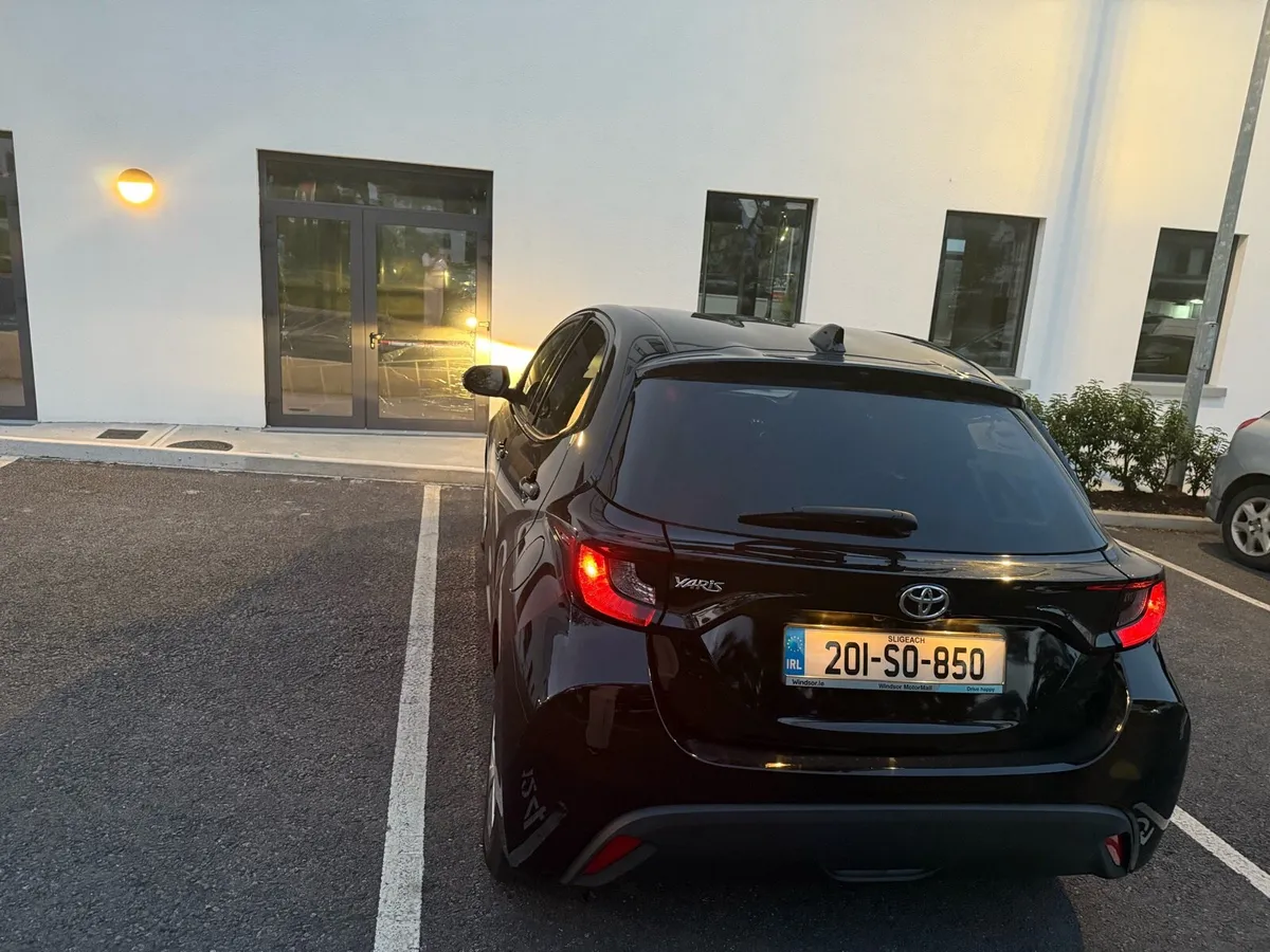 Toyota Yaris luna 2020 Black - Image 3